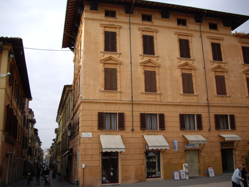 pietrasanta rue01.jpg